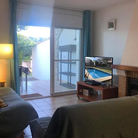 Cozy 3 Bdrm Home. Wifi And Common Pool.